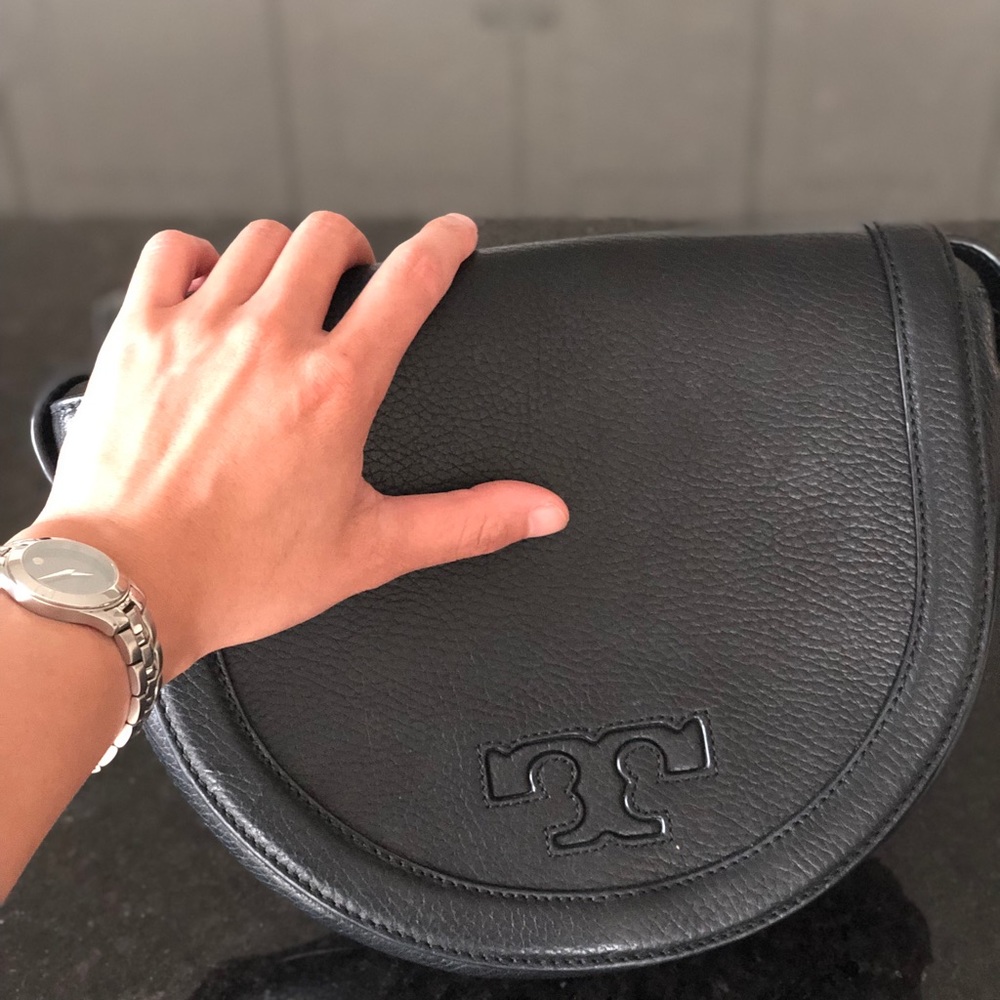 Tory Burch ‘Serif T’ Leather Saddle Bag